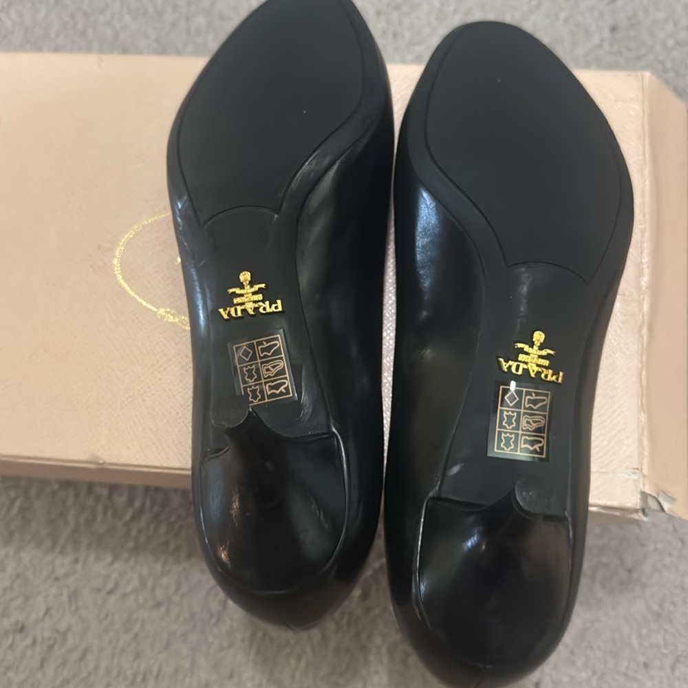 Prada Shoes Size 37.5 - Picture 7 of 7